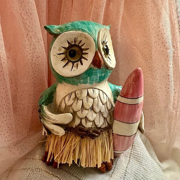 Beachy Owl Figurine - Picture 4 of 8